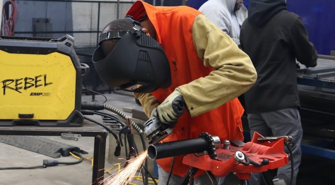 Who Makes More Money: Electricians Or Pipefitters?