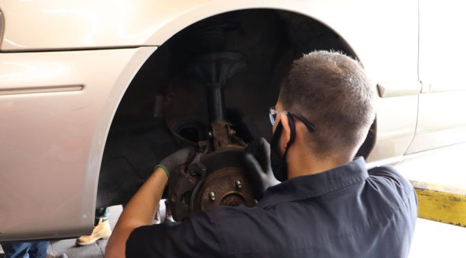 What Qualifications Do I Need To Become An Auto Mechanic?