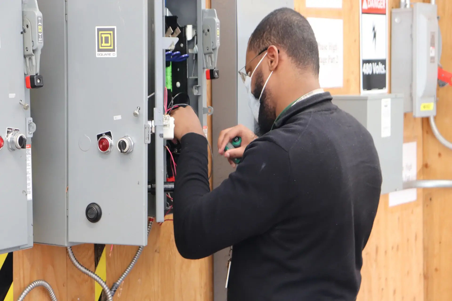What Is The Role Of The Industrial Electrician?
