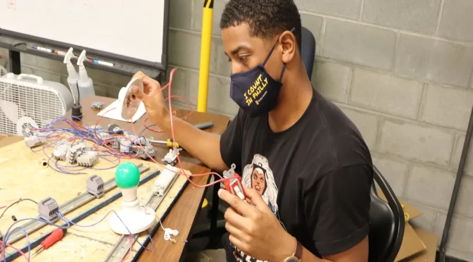 How Are LineWorkers Different From Electricians?