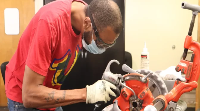 Advantages Of A Classroom Plumbing Program Over Online Course