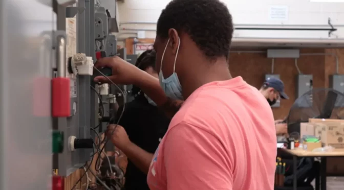 What Are Three Important Qualities That Electricians Need