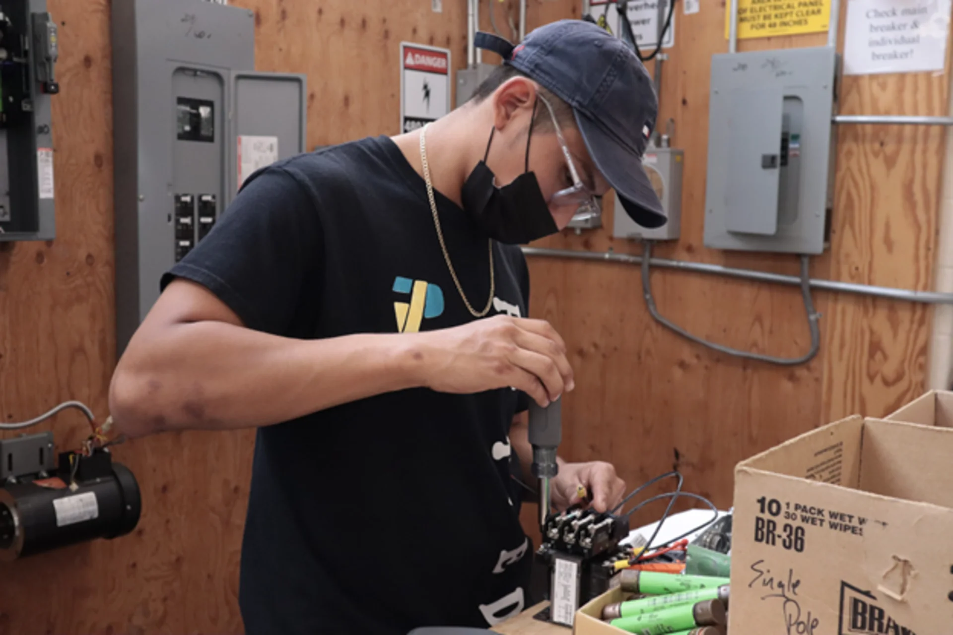 How Electrician Training Programs Prepare Students For A Rewarding Career In The Trades?