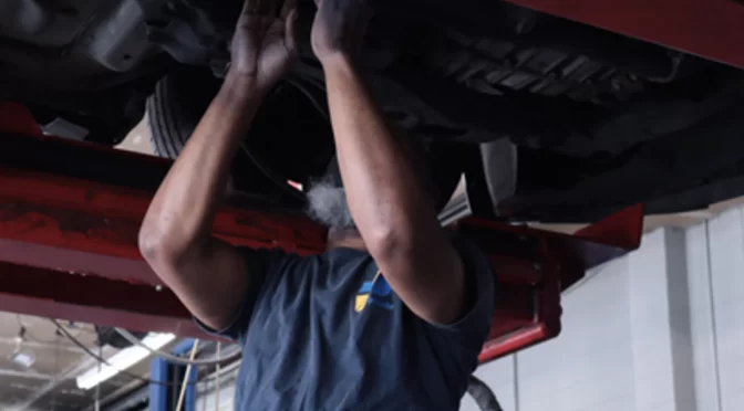 How Much Do Mechanics With Auto Mechanic Training Make?