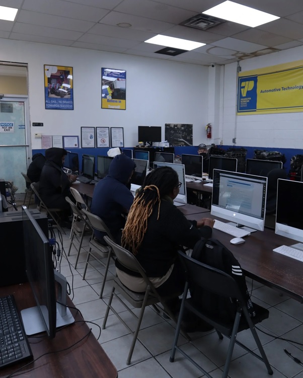 Digital Skills for Trades: How Tech-Savvy Tradespeople Can Make More Money in 2026