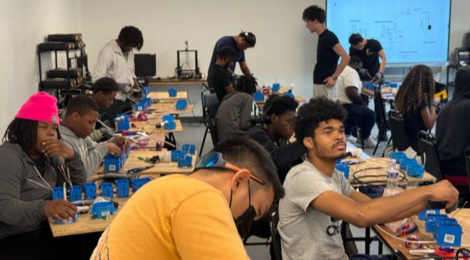 Robotics Technician vs Automation Technician: How the Two Careers Differences