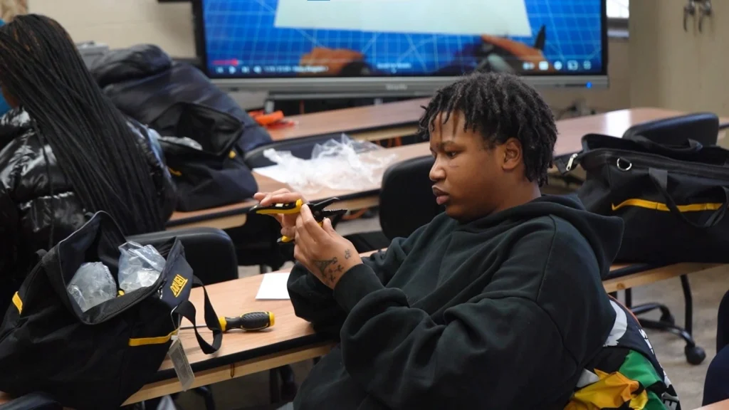 Students at PTTI work lab
